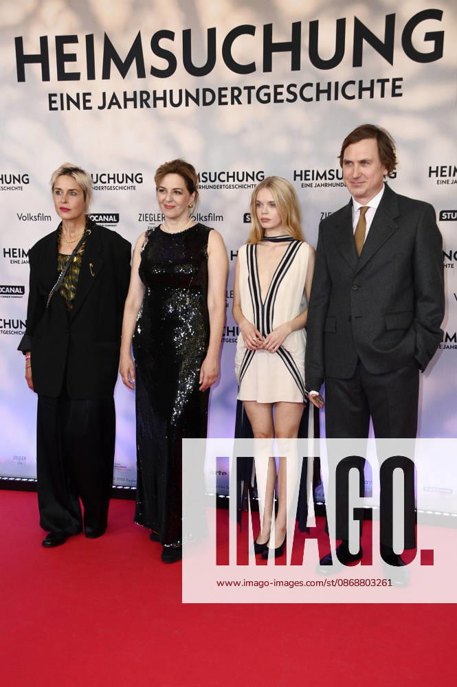 Susanne Wolff, Martina Gedeck, Maria Matschke Engel und Lars Eidinger bei der Premiere des Kinofilms Heimsuchung im Kino International. Berlin