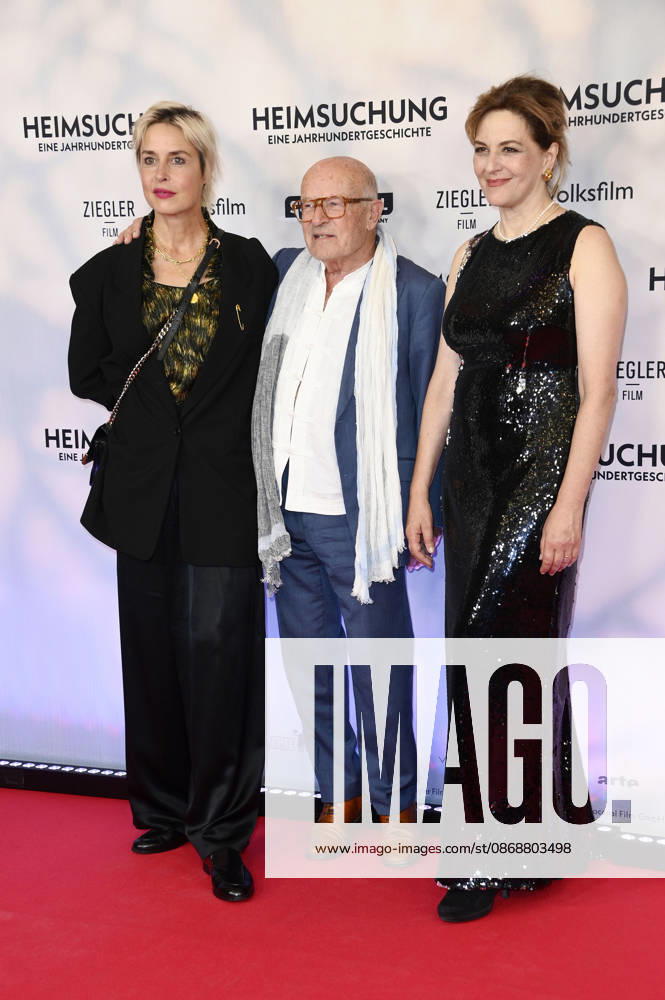 Susanne Wolff, Volker Schlöndorff und Martina Gedeck bei der Premiere des Kinofilms Heimsuchung im Kino International. Berlin