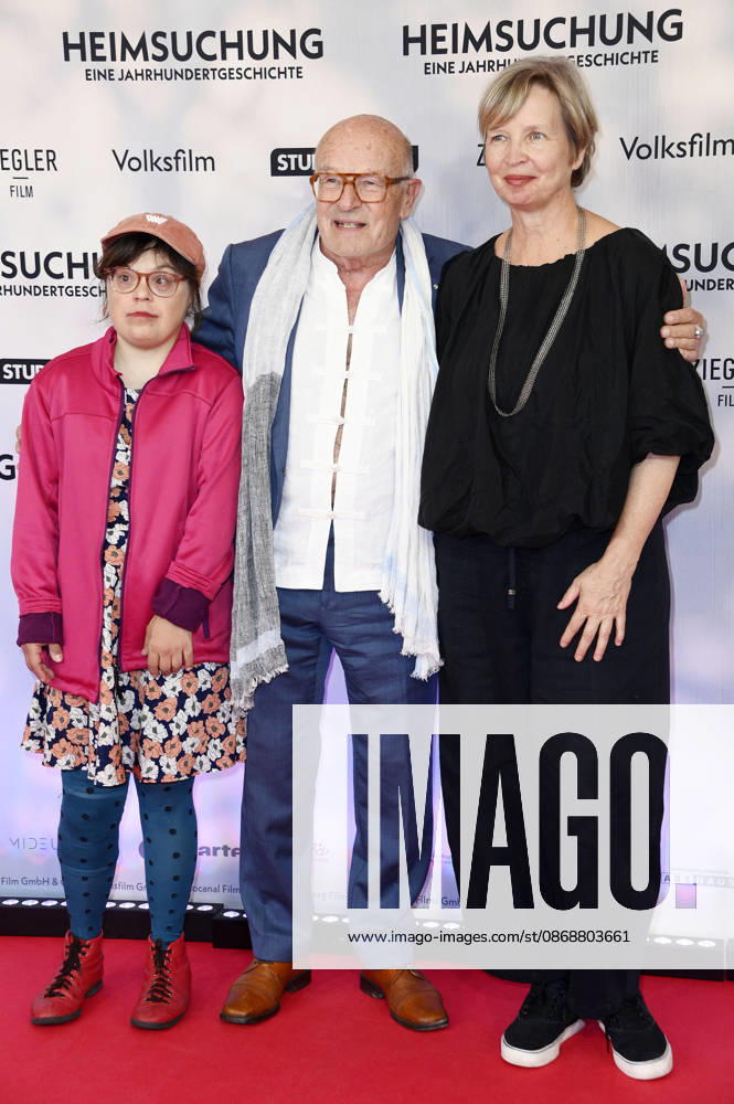 Nele Winkler, Volker Schlöndorff und Jenny Erpenbeck bei der Premiere des Kinofilms Heimsuchung im Kino International. Berlin