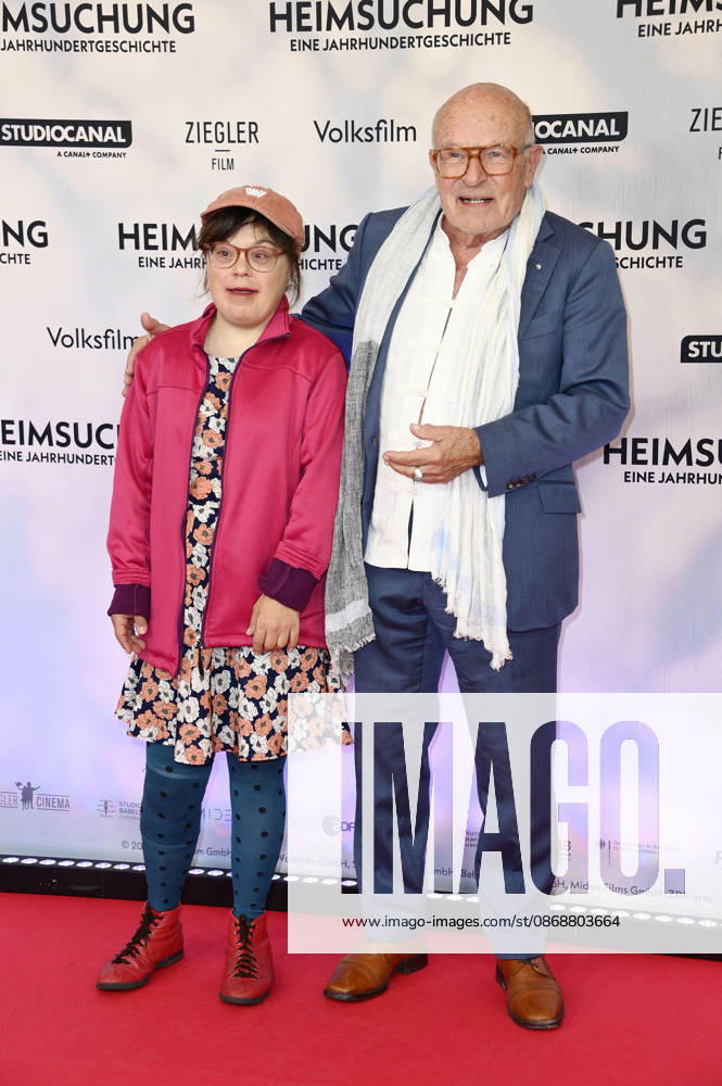 Nele Winkler und Volker Schlöndorff bei der Premiere des Kinofilms Heimsuchung im Kino International. Berlin