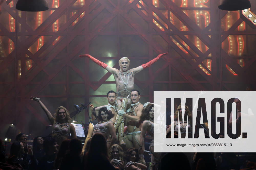 Mario Vaquerizo Presents the Musical *Cabaret* in Madrid Mario Vaquerizo during the press preview of the musical *Cabaret* at Espacio Delicias on October 7, 2026, in Madrid, Spain. The artist will take on this iconic role starting October 9 at an even more immersive venue. CELEBRITIES MUSIC CABARET MUSICAL Madrid Madrid Spain