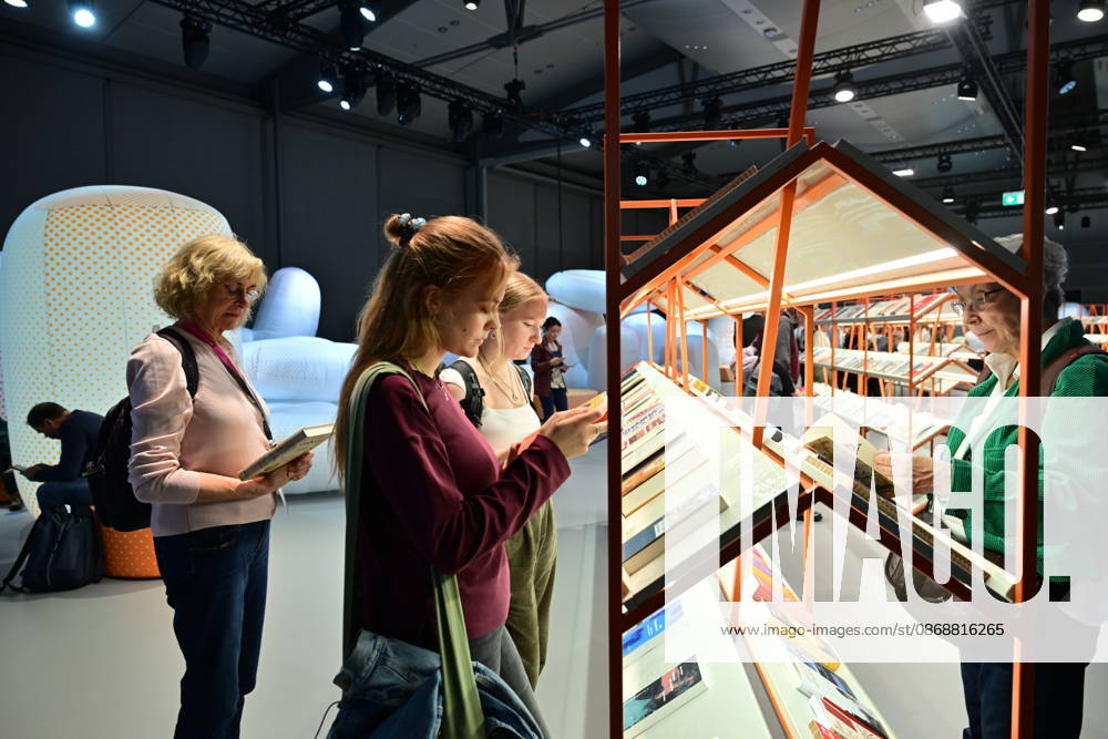 Eroeffnung der 78. Frankfurter Buchmesse am Mittwoch (07.10.2026) in Frankfurt am Main (Foto: Pavillon des Gastlandes Tschechien auf der Buchmesse). Zunaechst sind die Messehallen der Buchbranche vorbehalten, von Freitag 11 Uhr an bis zum Messeschluss am Sonntag sind auch Privatbesucher willkommen. Ehrengastland der Buchmesse ist in diesem Jahr Tschechien. Das Nachbarland praesentiert seine Literaturszene mit mehr als 100 Veranstaltungen. (Siehe epd-Meldung vom 07.10.2026)