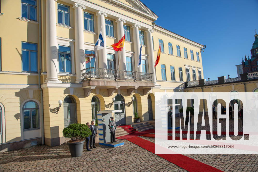 Helsingin Presidentinlinnan paaovien julkisivu Pohjoisesplanadilla Helsingissa. Helsinki Finland - ZUMAt172 20261006_zip_t172_076