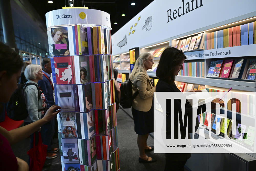 Eroeffnung der 78. Frankfurter Buchmesse am Mittwoch (07.10.2026) in Frankfurt am Main. Zunaechst sind die Messehallen der Buchbranche vorbehalten, von Freitag 11 Uhr an bis zum Messeschluss am Sonntag sind auch Privatbesucher willkommen. Ehrengastland der Buchmesse ist in diesem Jahr Tschechien. Das Nachbarland praesentiert seine Literaturszene mit mehr als 100 Veranstaltungen. (Siehe epd-Meldung vom 07.10.2026)