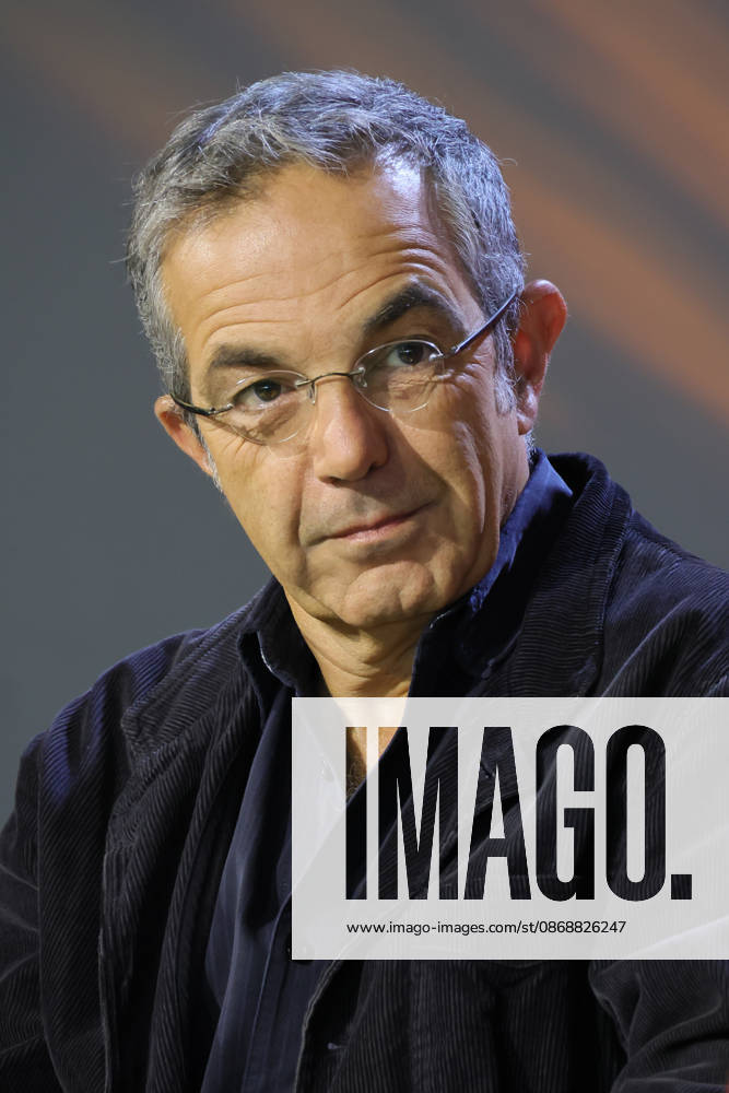 Frankfurt am Main, DEU, Frankfurter Buchmesse. Navid Kermani, Autor des aktuellen Buches Koeln. E Jefoehl im Geschraech auf der ARD Buehne