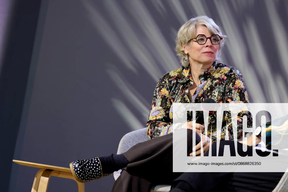 Frankfurt am Main, DEU, Frankfurter Buchmesse. Jill Lepore, Autorin des aktuellen Buches Die Regierung der Maschinen im Geschraech auf der ARD Buehne