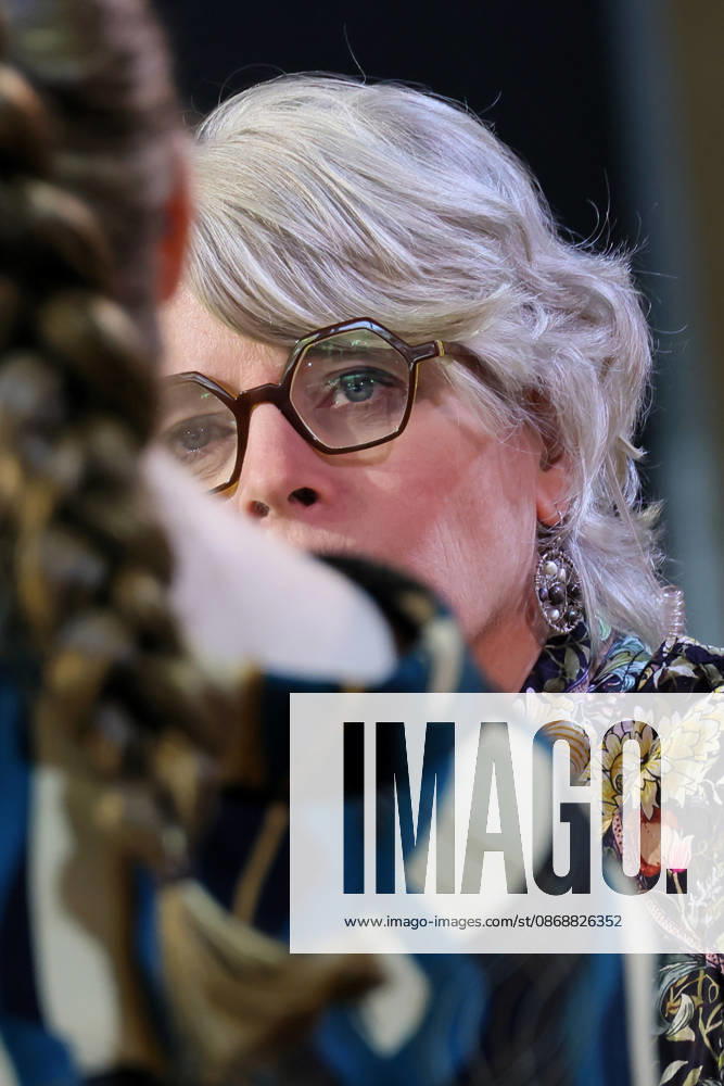 Frankfurt am Main, DEU, Frankfurter Buchmesse. Jill Lepore, Autorin des aktuellen Buches Die Regierung der Maschinen im Geschraech auf der ARD Buehne