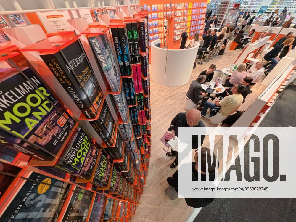 Eroeffnung der 78. Frankfurter Buchmesse am Mittwoch (07.10.2026) in Frankfurt am Main (Foto: Knaur Verlag auf der Buchmesse). Zunaechst sind die Messehallen der Buchbranche vorbehalten, von Freitag 11 Uhr an bis zum Messeschluss am Sonntag sind auch Privatbesucher willkommen. Ehrengastland der Buchmesse ist in diesem Jahr Tschechien. Das Nachbarland praesentiert seine Literaturszene mit mehr als 100 Veranstaltungen. (Siehe epd-Meldung vom 07.10.2026)