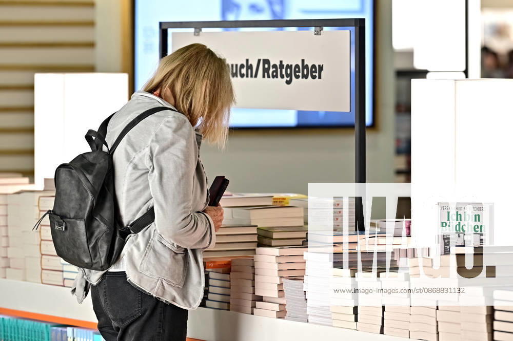 Frankfurter Buchmesse 2026. Besucher der Frankfurter Buchmesse am 07.10.2026. 20261007MWI151296