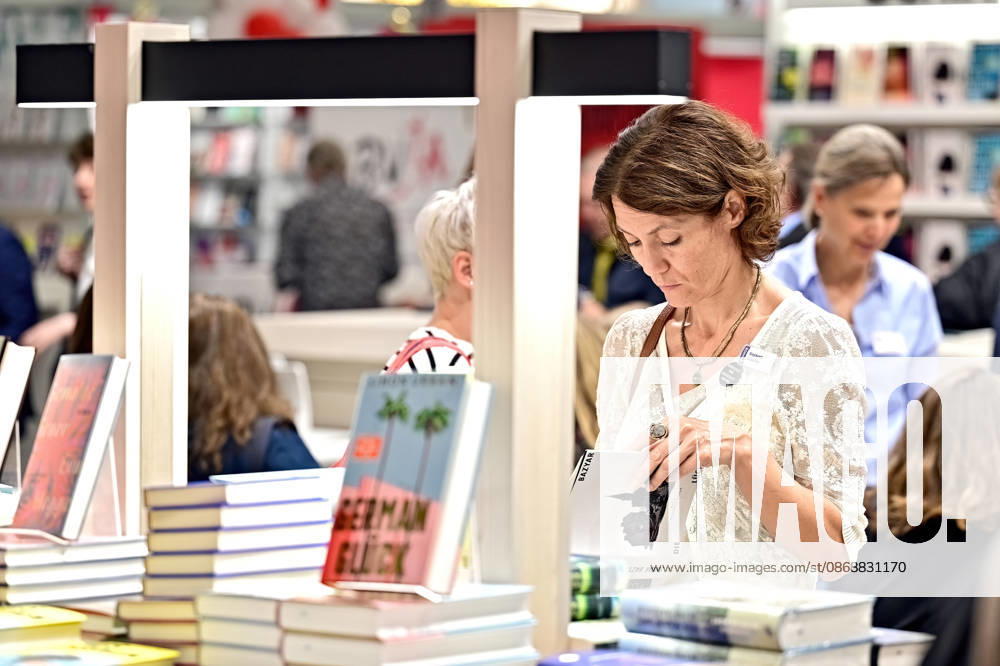 Frankfurter Buchmesse 2026. Besucher der Frankfurter Buchmesse am 07.10.2026. 20261007MWI151886