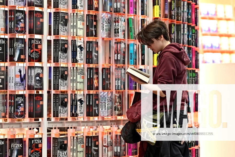 Frankfurter Buchmesse 2026. Besucher der Frankfurter Buchmesse am 07.10.2026. 20261007MWI151907