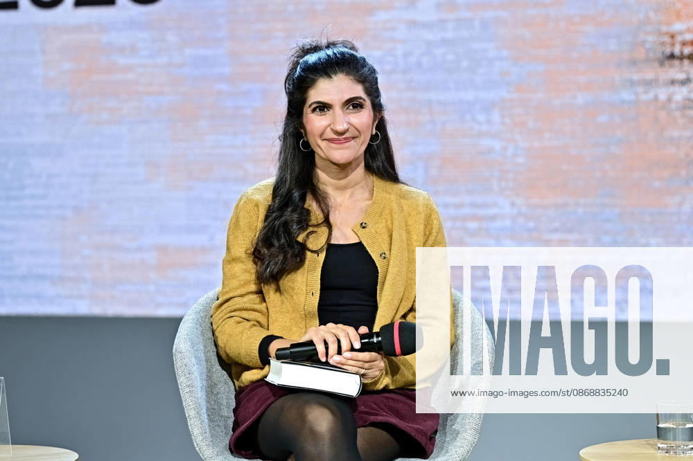 Frankfurter Buchmesse 2026. Schriftstellerin Shida Bazyar ( Gewinnerin Deutscher Buchpreis 2026 ) am 07.10.2026 auf der Frankfurter Buchmesse. 20261007MWI151696