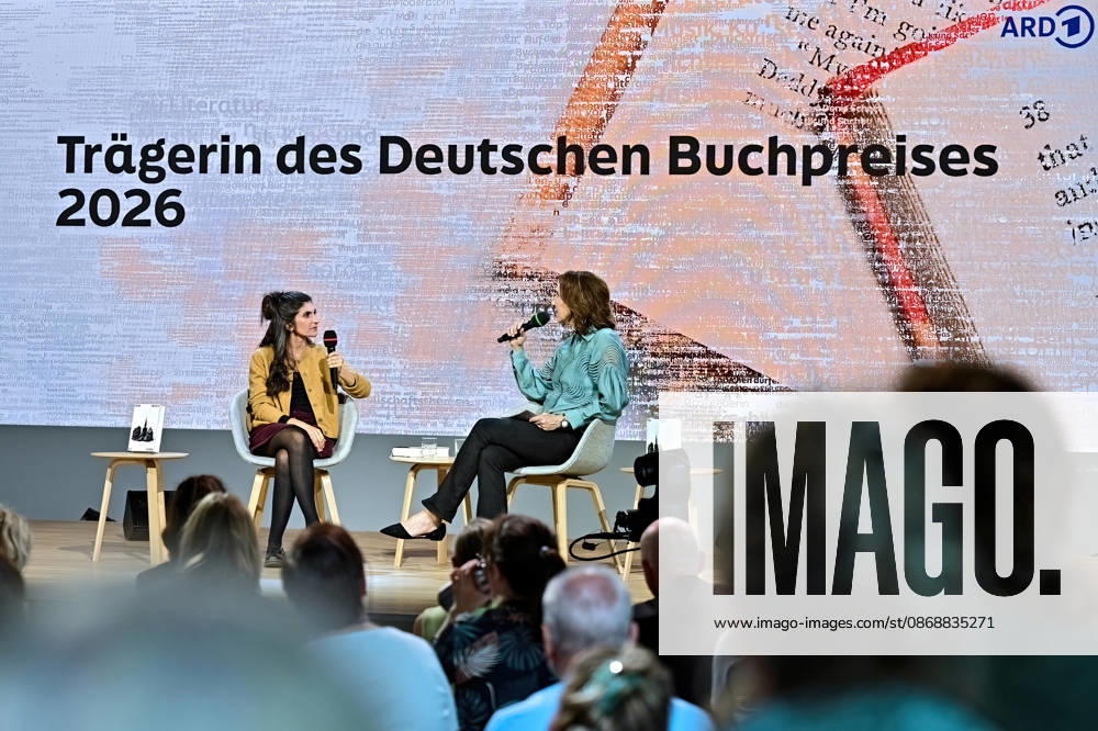 Frankfurter Buchmesse 2026. Schriftstellerin Shida Bazyar ( Gewinnerin Deutscher Buchpreis 2026 ) im Gespräch mit Cecile Schortmann am 07.10.2026 auf der Frankfurter Buchmesse. 20261007MWI151765