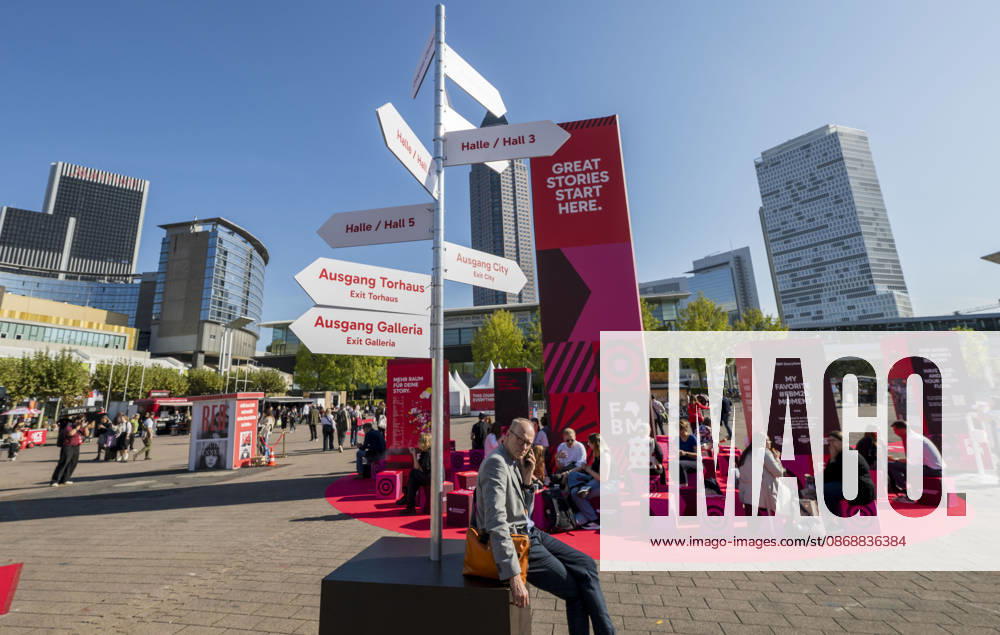 Eroeffnung der 78. Frankfurter Buchmesse am Mittwoch (07.10.2026) in Frankfurt am Main. Zunaechst sind die Messehallen der Buchbranche vorbehalten, von Freitag 11 Uhr an bis zum Messeschluss am Sonntag sind auch Privatbesucher willkommen. Ehrengastland der Buchmesse ist in diesem Jahr Tschechien. Das Nachbarland praesentiert seine Literaturszene mit mehr als 100 Veranstaltungen. (Siehe epd-Meldung vom 07.10.2026)