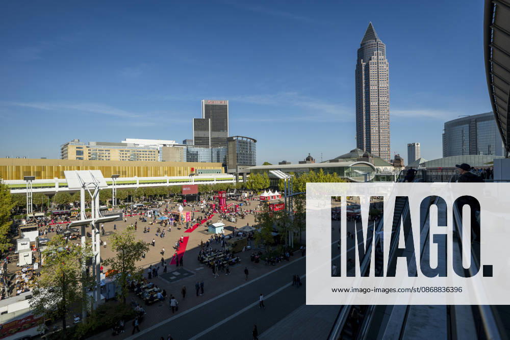 Eroeffnung der 78. Frankfurter Buchmesse am Mittwoch (07.10.2026) in Frankfurt am Main. Zunaechst sind die Messehallen der Buchbranche vorbehalten, von Freitag 11 Uhr an bis zum Messeschluss am Sonntag sind auch Privatbesucher willkommen. Ehrengastland der Buchmesse ist in diesem Jahr Tschechien. Das Nachbarland praesentiert seine Literaturszene mit mehr als 100 Veranstaltungen. (Siehe epd-Meldung vom 07.10.2026)
