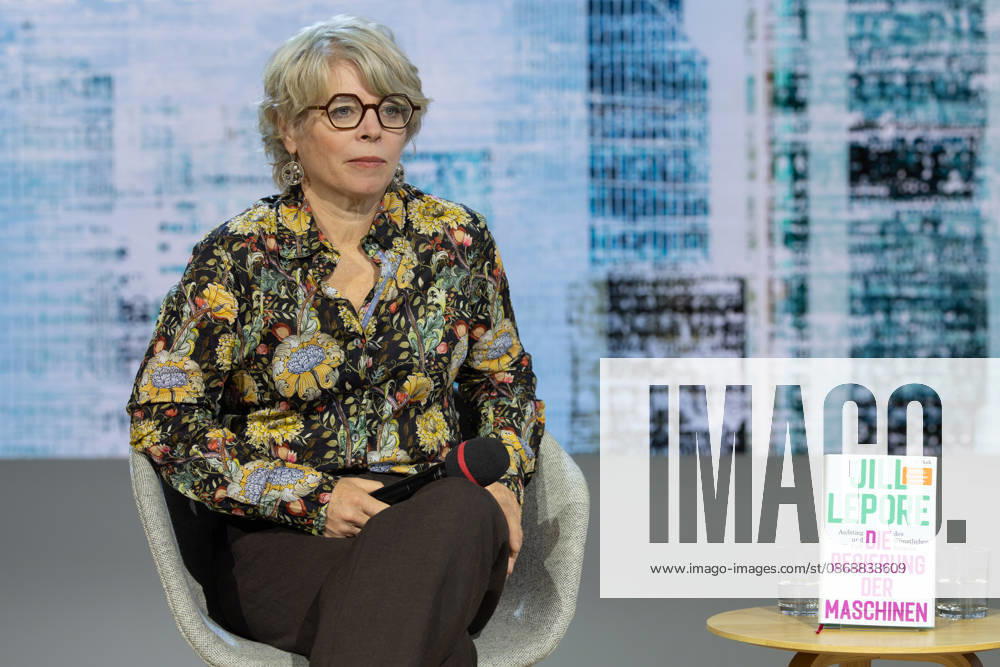 Buchmesse Frankfurt 2026 Jill Lepore, US-amerikanische Historikerin, Essayistin und Hochschullehrerin an der Harvard University und Pulitzer-Preisträgerin, stellt auf der Literaturbühne von ARD, ZDF und 3sat ihr Buch Die Regierung der Maschinen vor., Frankfurt am Main Hessen Deutschland Messegelände