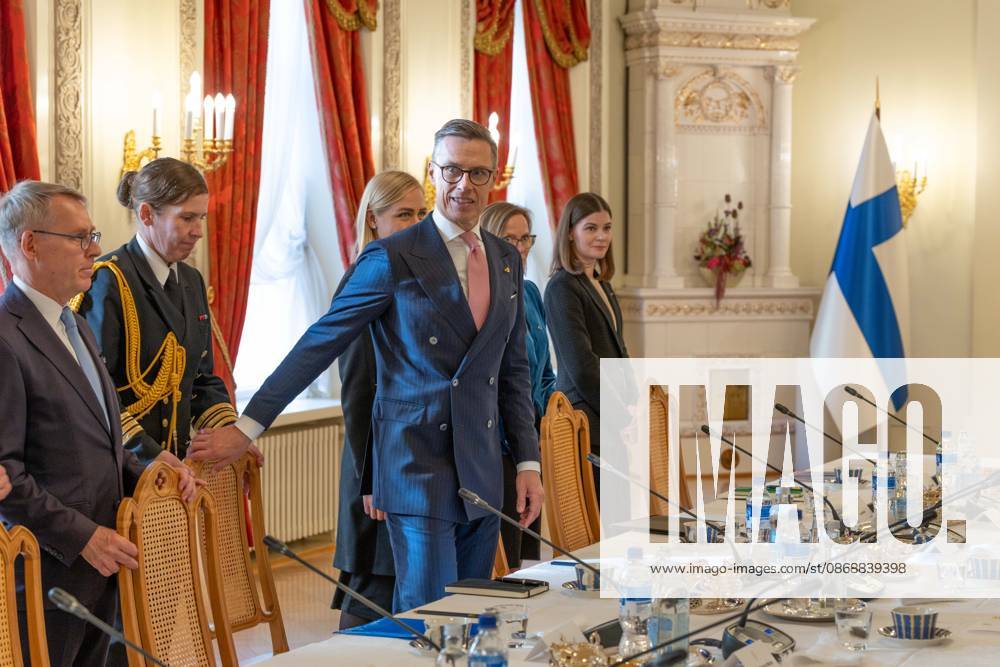 King FELIPE VI and Queen LETIZIA of Spain are welcomed by President of Finland ALEXANDER STUBB and his spouse SUZANNE INNES-STUBB during the official welcoming ceremony at the start of their state visit. Helsinki Finland - ZUMAt172 20261006_zip_t172_096