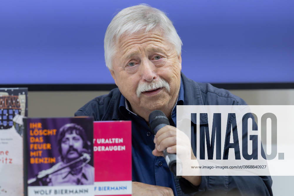 Buchmesse Frankfurt 2026 Wolf Biermann spricht über die Auszüge aus seinen Tagebüchern und sein bewegtes Leben. Buchtitel: Ihr löscht das Feuer mit Benzin., Frankfurt am Main Hessen Deutschland Messegelände