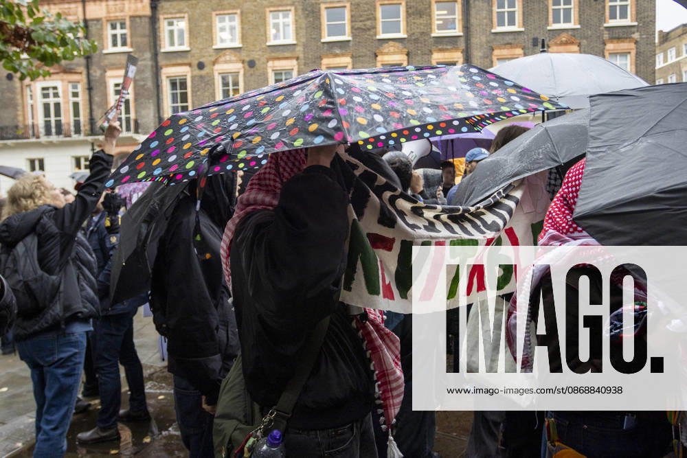 Pro-Israel Counter-Protest Disrupts Pro-Palestine Student March Russell Square, London, October 7, 2026 A pro-Palestine student march travelled from Lincolns Inn Fields towards Russell Square, where pro-Israel counter-protesters gathered with Israeli flags and placards. The counter-protest disrupted the student demonstration as police maintained a presence and kept the two groups separated., Credit:Zak Irfan Avalon