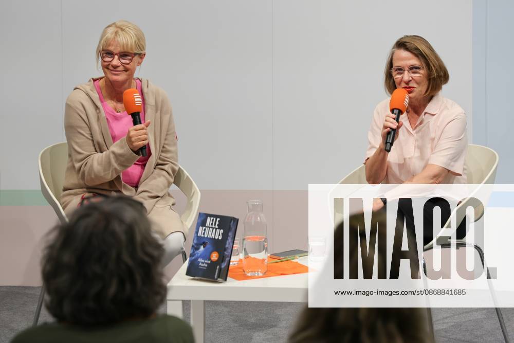 78. Frankfurter Buchmesse Die Hessische Autorin Nele Neuhaus wird auf der Buchmesse in Frankfurt am Main vom Deutschlandfunk interviewt. Die 78. Frankfurter Buchmesse findet vom 7. - 11. Oktober 2026 statt. Frankfurt am Main Messegelände Hessen Deutschland