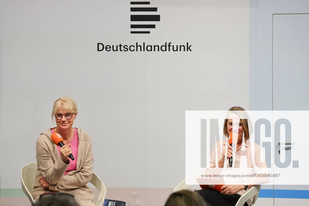 78. Frankfurter Buchmesse Die Hessische Autorin Nele Neuhaus wird auf der Buchmesse in Frankfurt am Main vom Deutschlandfunk interviewt. Die 78. Frankfurter Buchmesse findet vom 7. - 11. Oktober 2026 statt. Frankfurt am Main Messegelände Hessen Deutschland