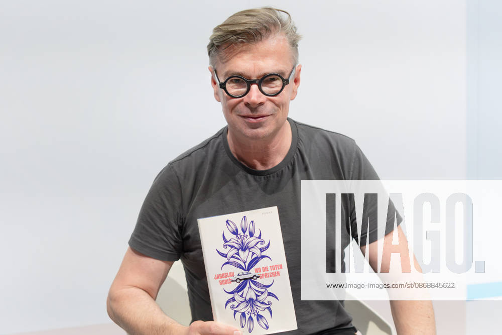 Buchmesse Frankfurt 2026 Jaroslav RudiÅ¡ präsentiert seinen neuen Roman Wo die Toten sprechen (Luchterhand Literaturverlag, 2026)., Frankfurt am Main Hessen Deutschland Messegelände