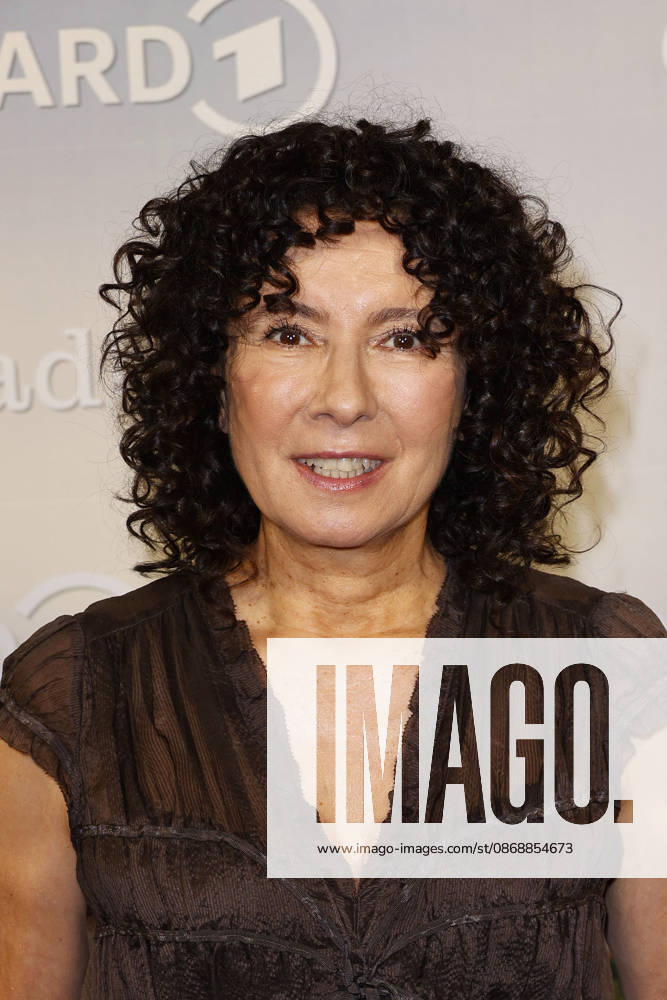 Maria Ketikidou beim 40 Jahre Großstadtrevier (ARD) Serien Photo Call am 7.10.2026 in der Astor Film Lounge in Hamburg Maria Ketikidou attends the photo call for the 40th anniversary of the series *Großstadtrevier* on October 7, 2026 at the Astor Film Lounge in Hamburg, Germany 40 Jahre Grossstadtrevier (ARD) Jubilaeum in Hamburg