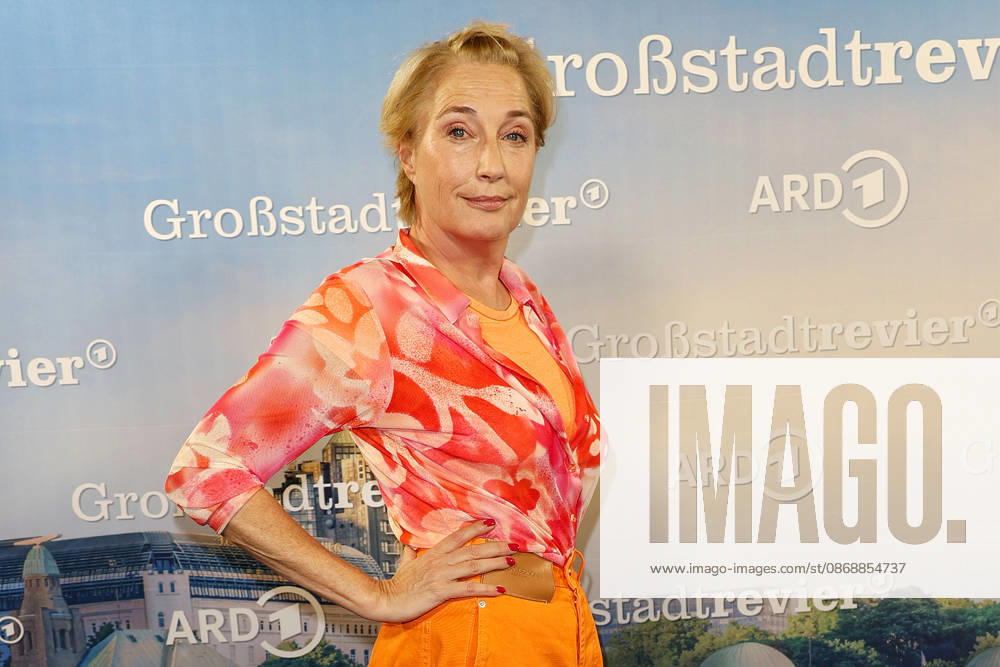 Saskia Fischer attends the photo call for the 40th anniversary of the series *Großstadtrevier* on October 7, 2026 at the Astor Film Lounge in Hamburg, Germany 40th anniversary *Großstadtrevier* photo call in Hamburg, Germany