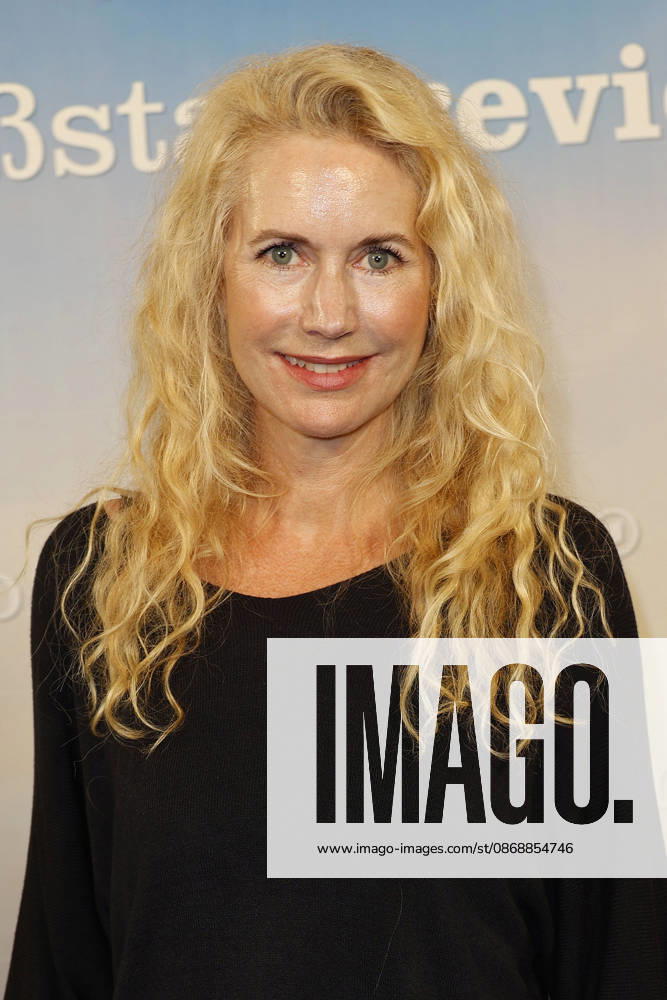 Dorothea Schenck attends the photo call for the 40th anniversary of the series *Großstadtrevier* on October 7, 2026 at the Astor Film Lounge in Hamburg, Germany 40th anniversary *Großstadtrevier* photo call in Hamburg, Germany