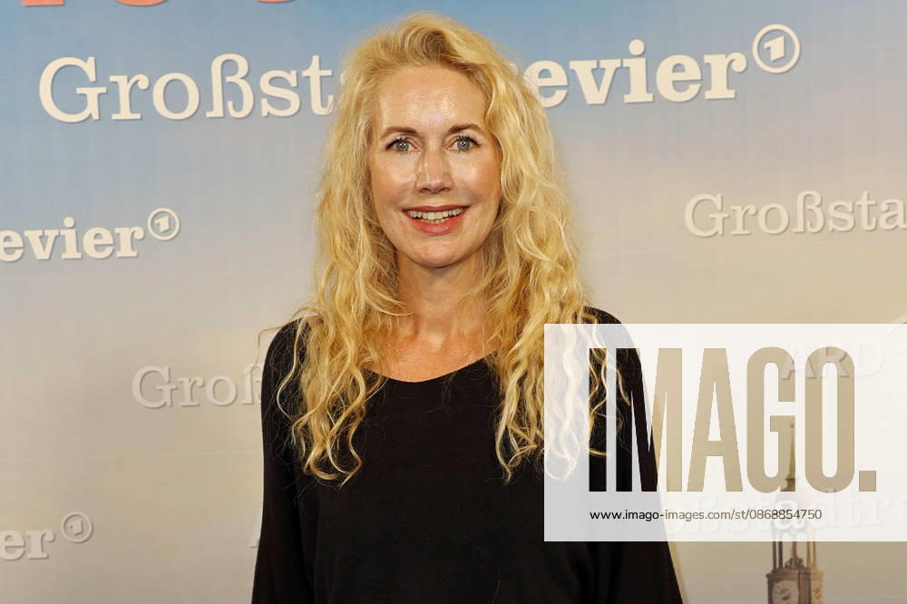 Dorothea Schenck attends the photo call for the 40th anniversary of the series *Großstadtrevier* on October 7, 2026 at the Astor Film Lounge in Hamburg, Germany 40th anniversary *Großstadtrevier* photo call in Hamburg, Germany