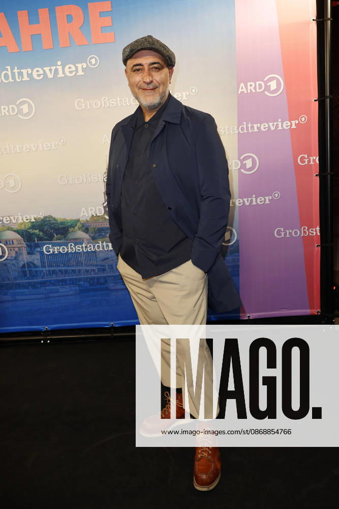 Oezguer Karadeniz attends the photo call for the 40th anniversary of the series *Großstadtrevier* on October 7, 2026 at the Astor Film Lounge in Hamburg, Germany 40th anniversary *Großstadtrevier* photo call in Hamburg, Germany