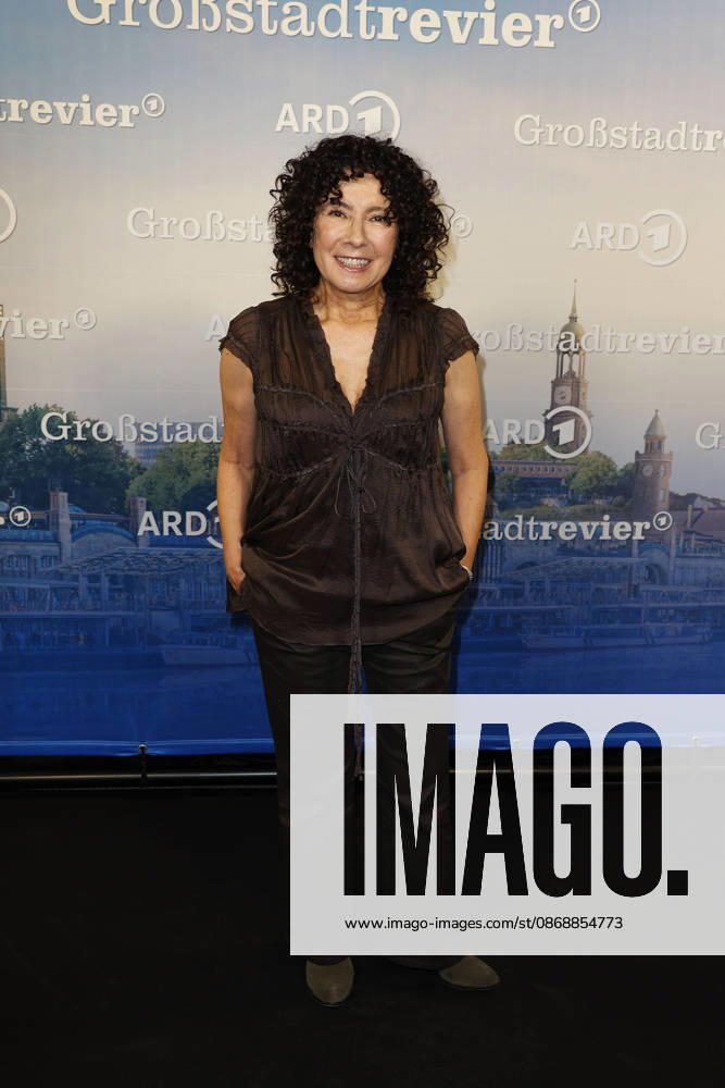 Maria Ketikidou attends the photo call for the 40th anniversary of the series *Großstadtrevier* on October 7, 2026 at the Astor Film Lounge in Hamburg, Germany 40th anniversary *Großstadtrevier* photo call in Hamburg, Germany