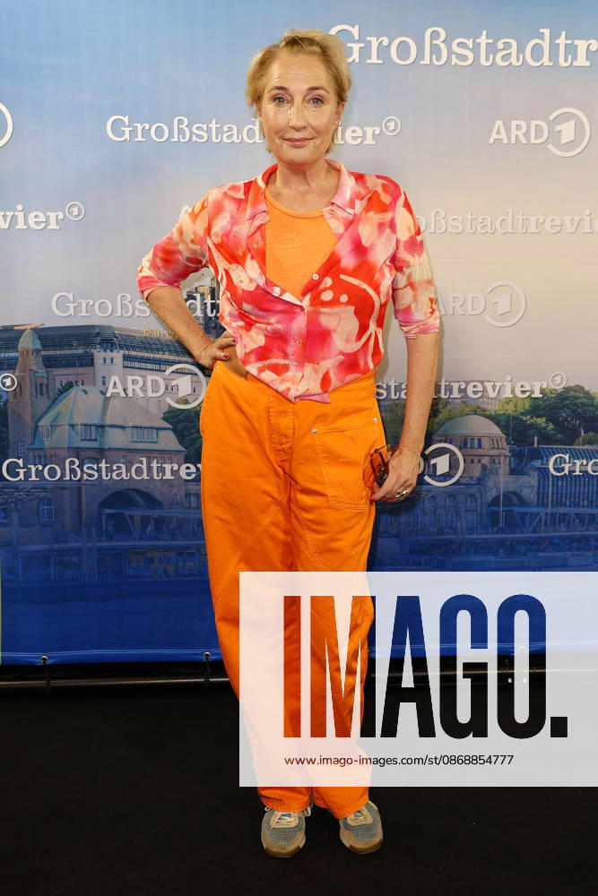 Saskia Fischer attends the photo call for the 40th anniversary of the series *Großstadtrevier* on October 7, 2026 at the Astor Film Lounge in Hamburg, Germany 40th anniversary *Großstadtrevier* photo call in Hamburg, Germany