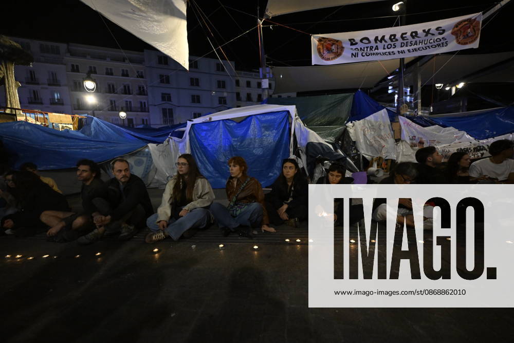 Supporters gather in Madrid for Maricarmen Abascal after her death MADRID, SPAIN - OCTOBER 7: People gather in support of Maricarmen Abascal during a protest at Puerta del Sol in Madrid, Spain on October 7, 2026. The 87-year-old Abascal, who became a symbol of Spain s housing crisis in recent weeks, died in hospital after spending 15 days there following her eviction from her home by police in Madrid on September 23, 2026. Burak Akbulut Anadolu Madrid Spain. Editorial use only. Please get in touch for any other usage.