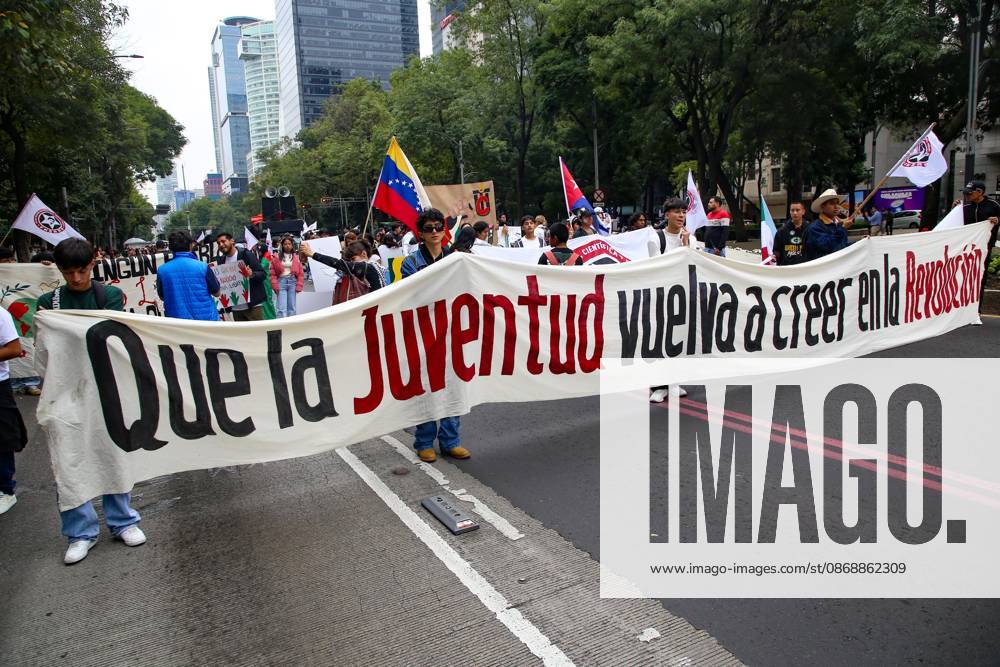 TO-45388 & x2013; Mexico City, October 7, 2026: Hundreds of students from the Rafael Ram& xed;rez National Federation of Revolutionary Students are protesting against the genocide in Palestine at the former U.S. Embassy site in Mexico City, where they smashed pi& xf1;atas bearing the likenesses of Donald Trump and Benjamin Netanyahu. Photo: Ian Robles .com.mx - ZUMAcs4_ 20261007_faa_cs4_138