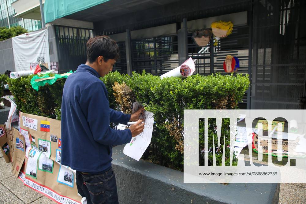 TO-45388 & x2013; Mexico City, October 7, 2026: Hundreds of students from the Rafael Ram& xed;rez National Federation of Revolutionary Students are protesting against the genocide in Palestine at the former U.S. Embassy site in Mexico City, where they smashed pi& xf1;atas bearing the likenesses of Donald Trump and Benjamin Netanyahu. Photo: Ian Robles .com.mx - ZUMAcs4_ 20261007_faa_cs4_146