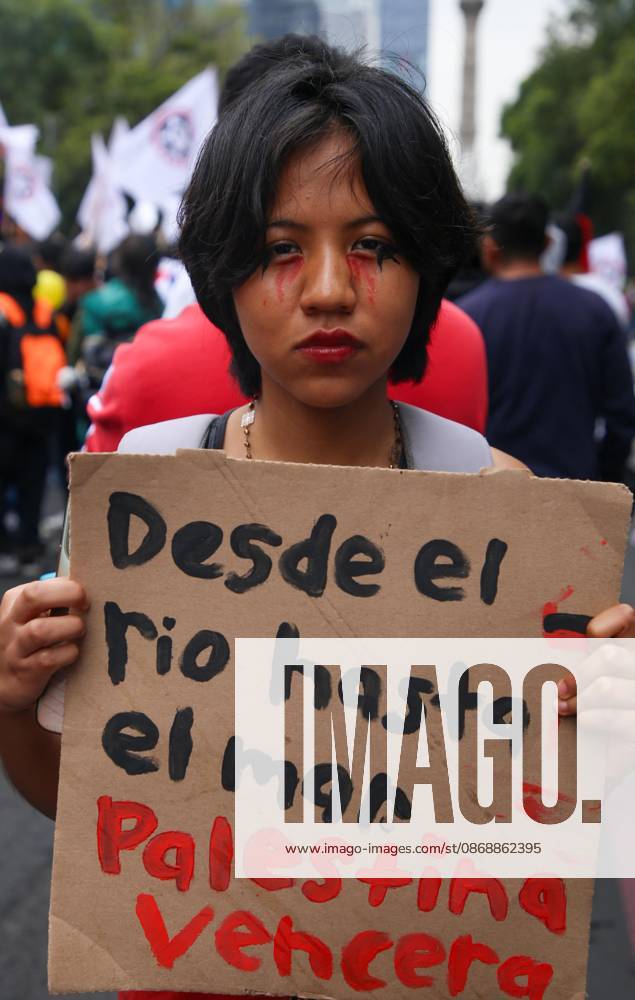 TO-45388 & x2013; Mexico City, October 7, 2026: Hundreds of students from the Rafael Ram& xed;rez National Federation of Revolutionary Students are protesting against the genocide in Palestine at the former U.S. Embassy site in Mexico City, where they smashed pi& xf1;atas bearing the likenesses of Donald Trump and Benjamin Netanyahu. Photo: Ian Robles .com.mx - ZUMAcs4_ 20261007_faa_cs4_156