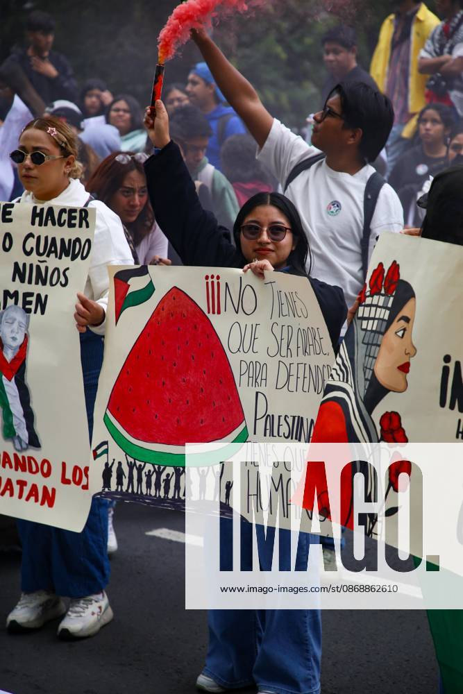 TO-45388 & x2013; Mexico City, October 7, 2026: Hundreds of students from the Rafael Ram& xed;rez National Federation of Revolutionary Students are protesting against the genocide in Palestine at the former U.S. Embassy site in Mexico City, where they smashed pi& xf1;atas bearing the likenesses of Donald Trump and Benjamin Netanyahu. Photo: Ian Robles .com.mx - ZUMAcs4_ 20261007_faa_cs4_173