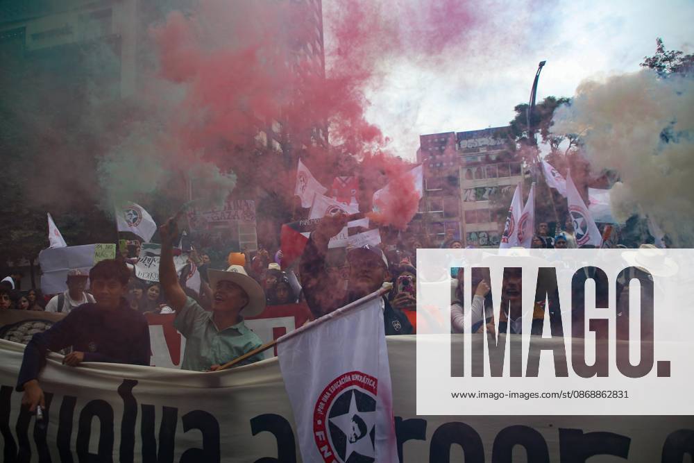 TO-45388 & x2013; Mexico City, October 7, 2026: Hundreds of students from the Rafael Ram& xed;rez National Federation of Revolutionary Students are protesting against the genocide in Palestine at the former U.S. Embassy site in Mexico City, where they smashed pi& xf1;atas bearing the likenesses of Donald Trump and Benjamin Netanyahu. Photo: Ian Robles .com.mx - ZUMAcs4_ 20261007_faa_cs4_187
