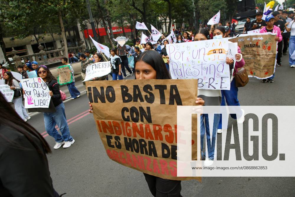 TO-45388 & x2013; Mexico City, October 7, 2026: Hundreds of students from the Rafael Ram& xed;rez National Federation of Revolutionary Students are protesting against the genocide in Palestine at the former U.S. Embassy site in Mexico City, where they smashed pi& xf1;atas bearing the likenesses of Donald Trump and Benjamin Netanyahu. Photo: Ian Robles .com.mx - ZUMAcs4_ 20261007_faa_cs4_191
