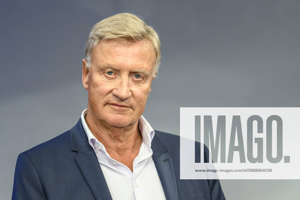 Im Bild v.l.: Ole von Beust, CDU (ehem. Erster Bürgermeister Hamburg), GER, Berlin, Studio, zu Gast bei Maischberger, politische Talkshow, TV, Format, mit Moderatorin Sandra Maischberger, Das Erste, aus Adlershof Am Studio 20, 07.10.2026,