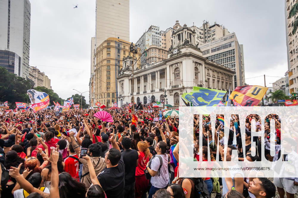 Rio de Janeiro, Brazil. October 7, 2026. March for Democracy: Students gather to protest the rise of the far right and march through the city center (Cinelo¢ndia) in support of President Lula s candidacy. Photo: . - ZUMAl255 20261007_zip_l255_011