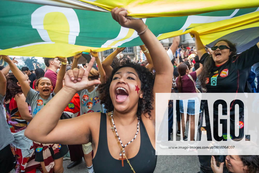 Rio de Janeiro, Brazil. October 7, 2026. March for Democracy: Students gather to protest the rise of the far right and march through the city center (Cinelo¢ndia) in support of President Lula s candidacy. Photo: . - ZUMAl255 20261007_zip_l255_014