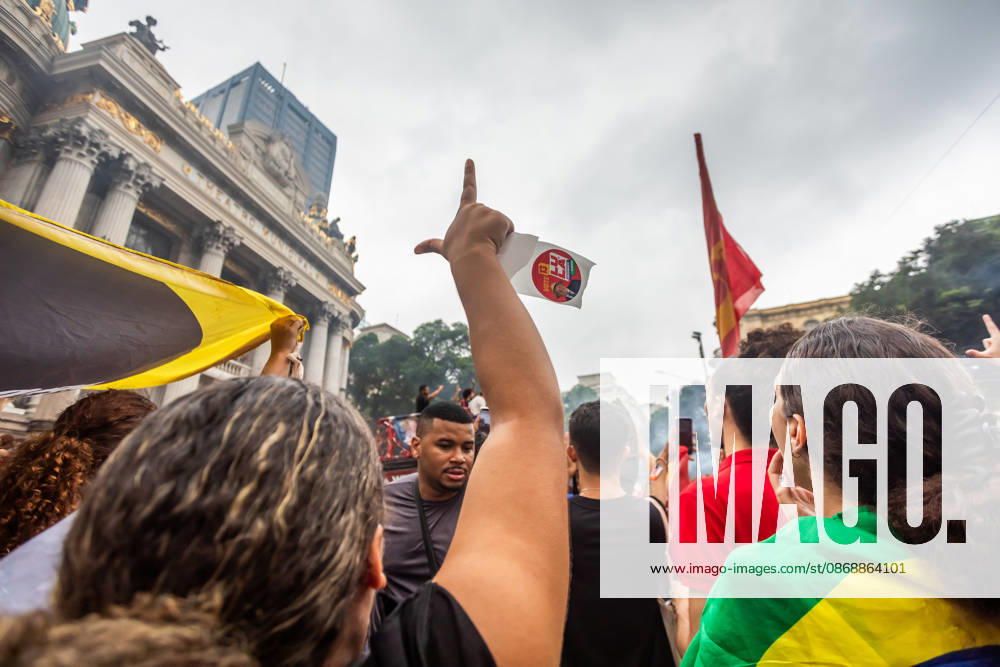 Rio de Janeiro, Brazil. October 7, 2026. March for Democracy: Students gather to protest the rise of the far right and march through the city center (Cinelo¢ndia) in support of President Lula s candidacy. Photo: . - ZUMAl255 20261007_zip_l255_016