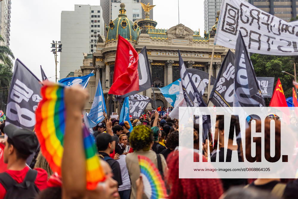 Rio de Janeiro, Brazil. October 7, 2026. March for Democracy: Students gather to protest the rise of the far right and march through the city center (Cinelo¢ndia) in support of President Lula s candidacy. Photo: . - ZUMAl255 20261007_zip_l255_018