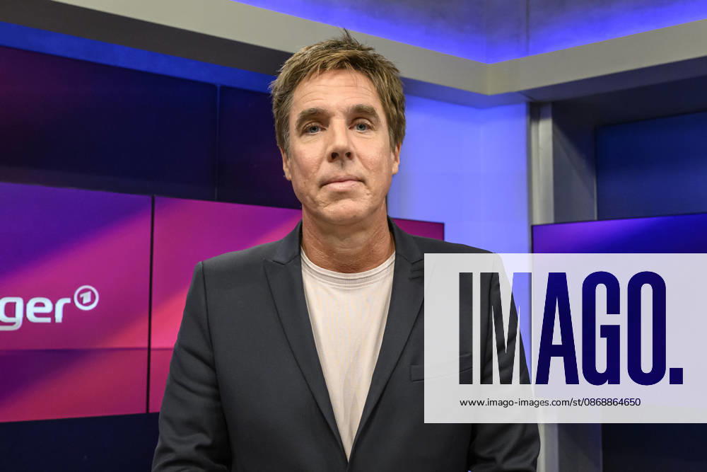 Im Bild v.l.: Markus Feldenkirchen (Der Spiegel), GER, Berlin, Studio, zu Gast bei Maischberger, politische Talkshow, TV, Format, mit Moderatorin Sandra Maischberger, Das Erste, aus Adlershof Am Studio 20, 07.10.2026,