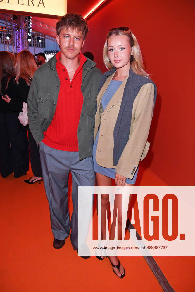 Levin Hotho mit Freundin Lili Hamann bei der ABOUT YOU OPERA FASHION SHOW im Admiralspalast in Berlin am 07.10.2026