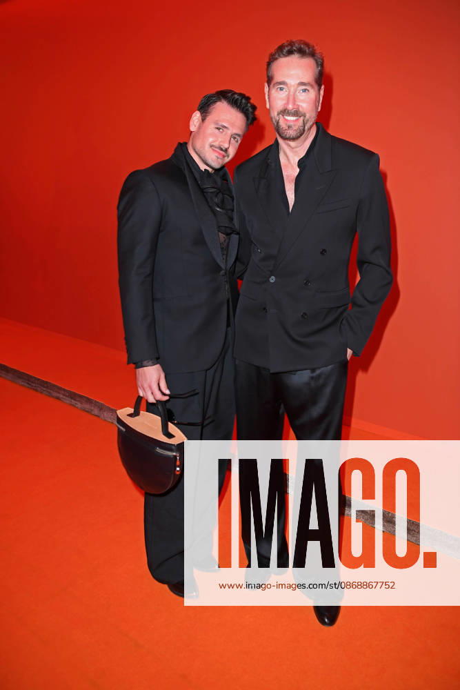 Jörg Oppermann mit Ehemann Timothy Oppermann bei der ABOUT YOU OPERA FASHION SHOW im Admiralspalast in Berlin am 07.10.2026