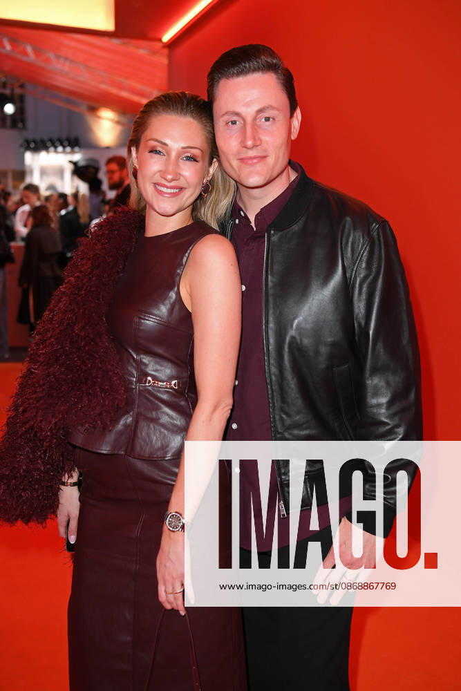 Lisa Walser mit Ehemann Henry Walser aka Die Walsers bei der ABOUT YOU OPERA FASHION SHOW im Admiralspalast in Berlin am 07.10.2026