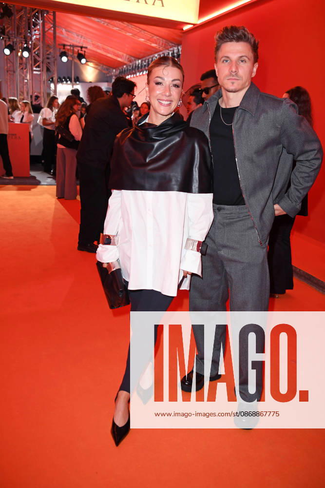 Chris Krömer mit Freundin Sabrina Nickel bei der ABOUT YOU OPERA FASHION SHOW im Admiralspalast in Berlin am 07.10.2026